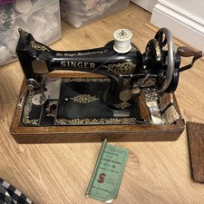 Vintage Singer Sewing Machine from 1920s