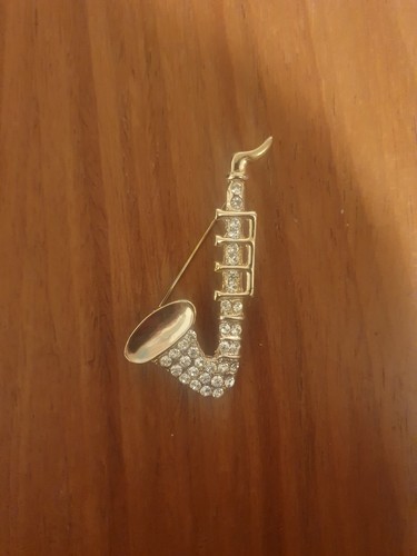 Saxophone pin badge - saxophone,