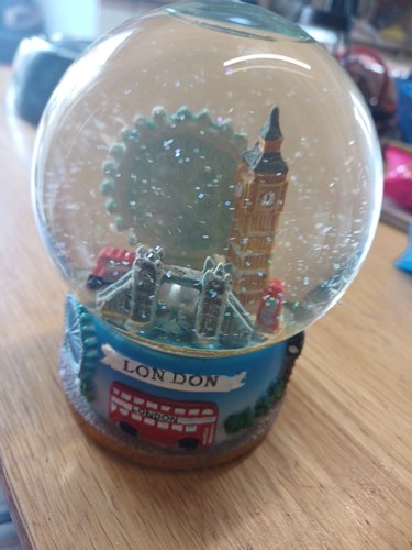 Large snow globe - snow, london