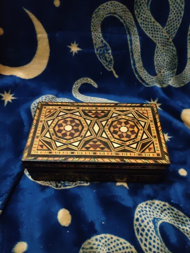 Artisan wooden trinket - trinket, box