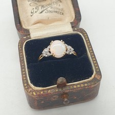Stunning 9ct Gold Opal Diamond