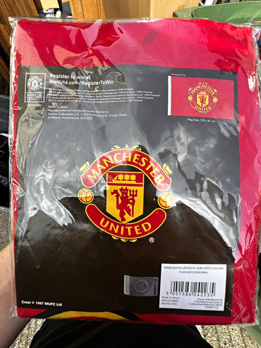 Manchester united crest flag