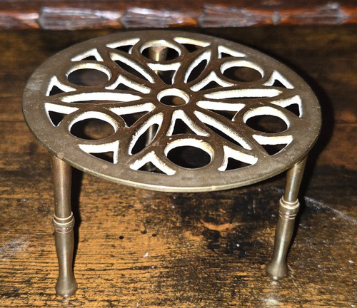 Vintage very small brass - small,