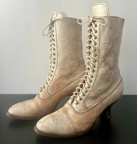 Victorian cowgirl distressed - ~,