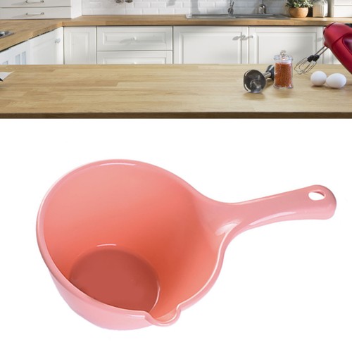 Small pink plastic water scoop - small,