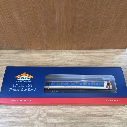 Bachmann 530 class 121 dmu - 121,