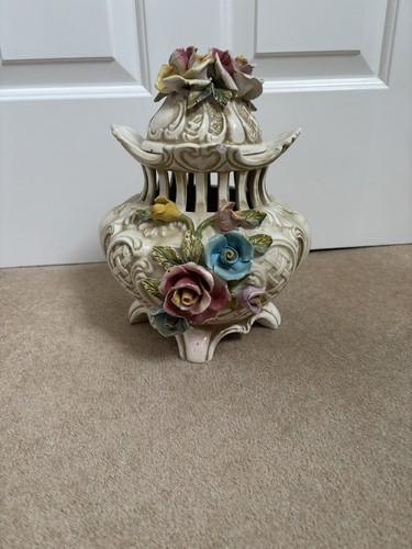 Capodimonte flower basket - flower, with