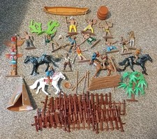 Cowboys And Indians Large Plastic Toy Soldier Play set