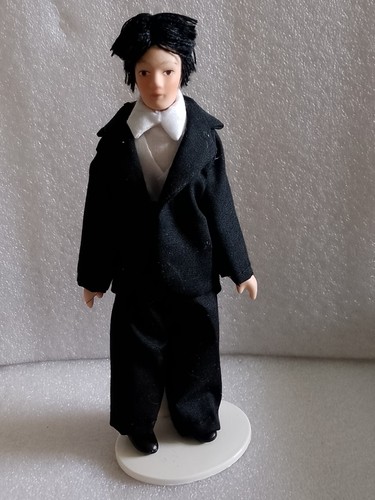 Dolls house scale - dolls,