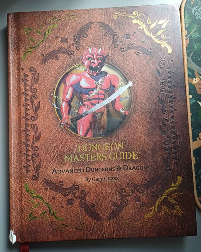 Premium dungeon masters guide - dungeon,