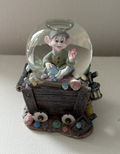 Walt disney snow globe - ~, dopey