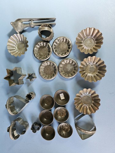 Vintage baking cutters - cutters,, metal