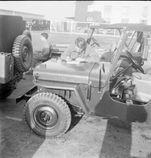 Recruits with army Jeeps Thun