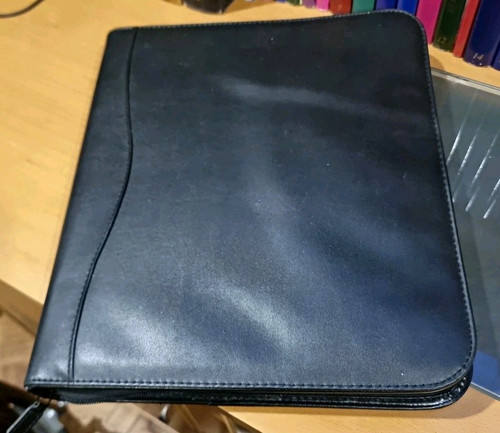 Black zip portfolio - a4,