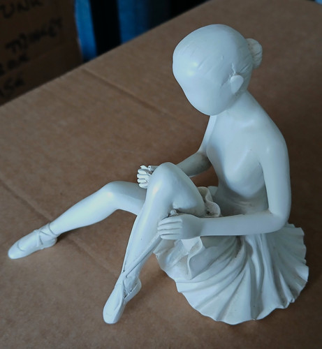 White seated ballerina - white,