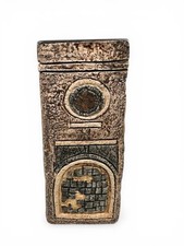 Troika coffin vase in