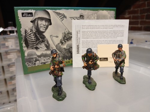 Britains world war squads - britains,