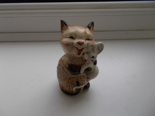 Rare beswick laughing cat - rare,