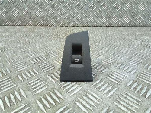 7950756 right front window - right,