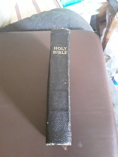 The holy bible collins clear - holy,
