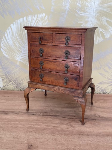 Apprentice piece antique queen - apprentice,