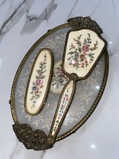 regent of london vanity set