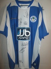 Wigan Athletic 2008-2009 Squad Signed Home Football Shirt with COA /7642