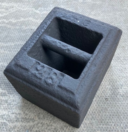 Vintage cast iron weight - 28,