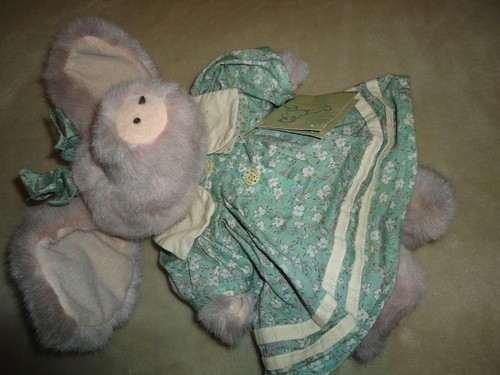 Bean associates plush - &,