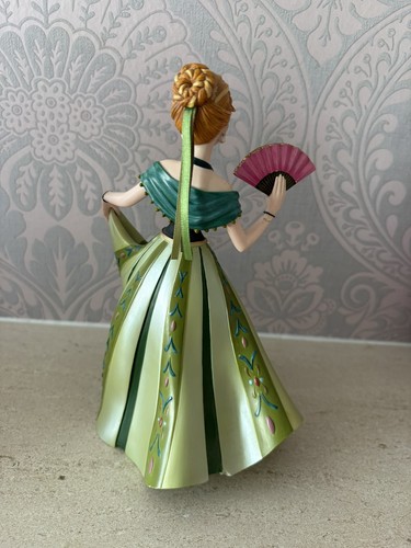 Disney showcase collection - disney,