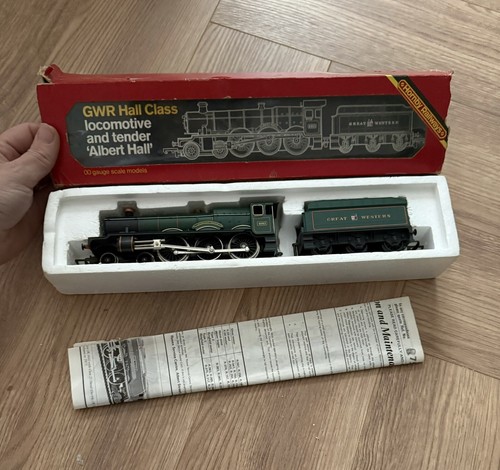Hornby guage gwr hall class - gwr,