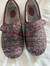 Ladies Thyme Hotter Slippers Size 7 Adjustable Solid Sole,Burgundy Mix BNWOT
