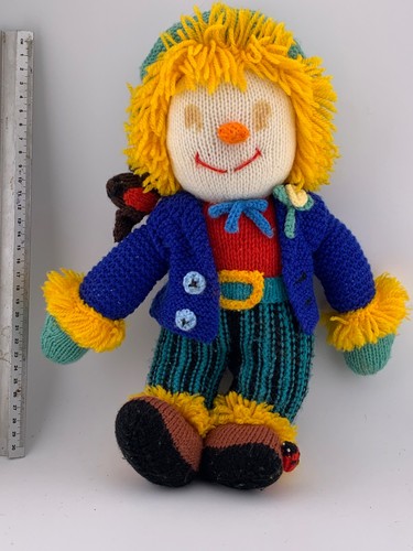 Gent scarecrow with robin - gent,
