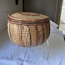 Vintage Woven Sewing or Craft Basket with Lid 9” diameter 6” high
