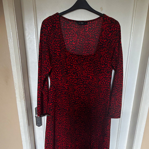 Tesco large red - large,