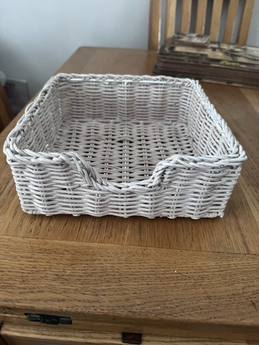 Square light grey wicker - square,