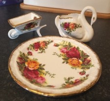 3 DECORATIVE PIECES OF ROYAL