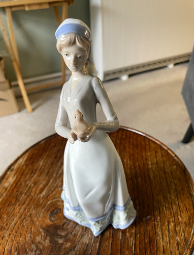 Porcelain girl figurine - girl,