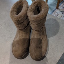 Primark Size 5 Soft Furry Flat Boots