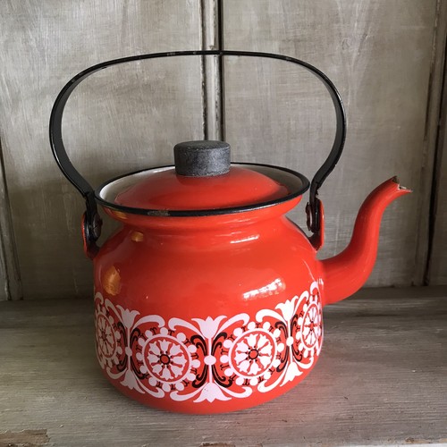 Vintage enamel ware - ware, red