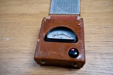 ANTIQUE GOSSEN OMBRUX LIGHT EXPOSURE METER LEATHER CASE- WORKING