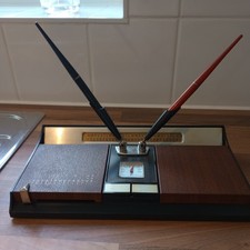 vintage desk set, By Carl #1500-D Deluxe model. It includes pens with holders