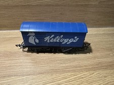 OO Gauge Hornby R222 Closed Van  Wagon - Kelloggs 
