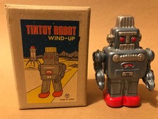Tin Toy Robot Wind Up Made in Japan by Yone complete in the box 