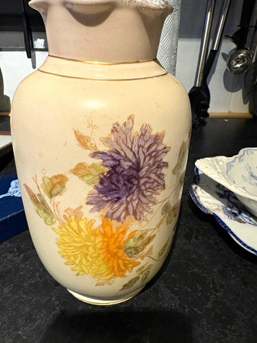 Various decorative ceramic - various, 2x