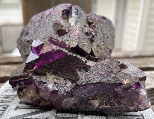 Black purple fluorite - black,