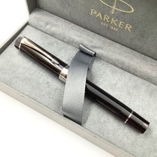 New Parker duofold centennial ace fountain pen, fine 18k gold nib, boxed, mint