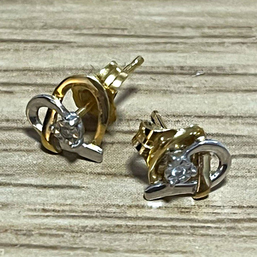 Gold heart knot stud - heart,
