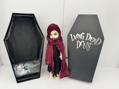 Living dead doll - ,