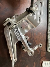 Yamaha YZF600 YZF 600 R6 03 04 05 5SL Right Foot Peg Hanger 2003 2004 2005 lever